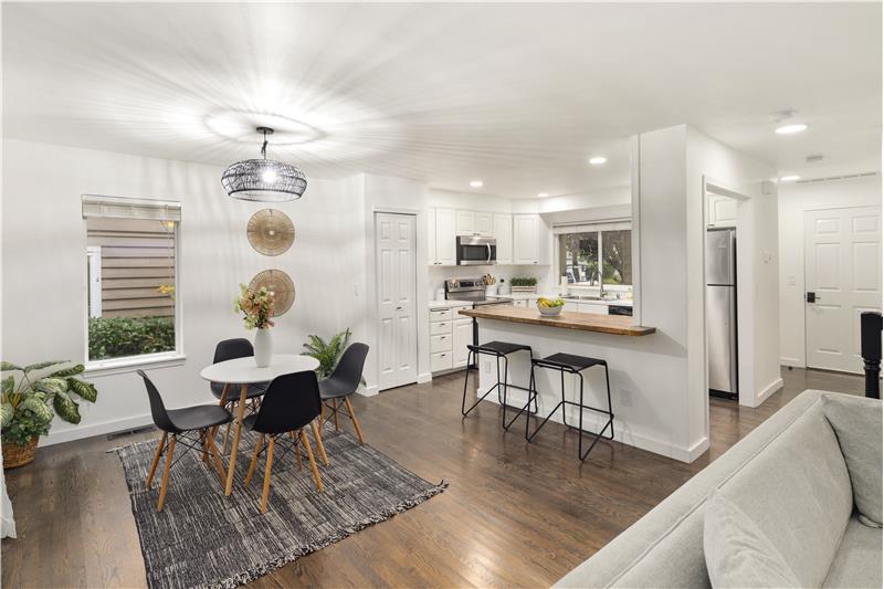 Those are REAL Oak floors!