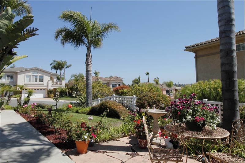 I found out first hand that the neighbors of Villa al Mare wave Hi when you water the roses. It was a nice feeling.