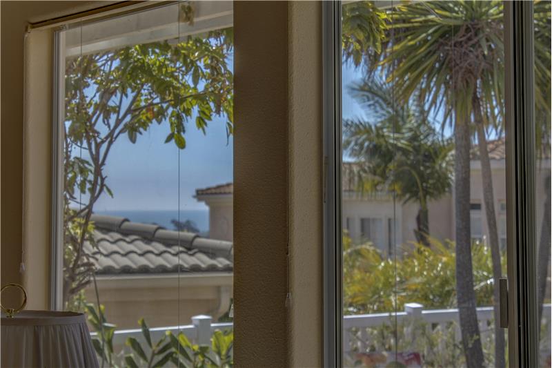 ...a peak of the beautiful blue Pacific Ocean from the Living Room!