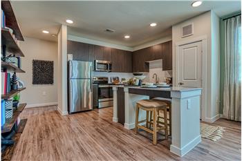 Primary listing photos for listing ID 642079