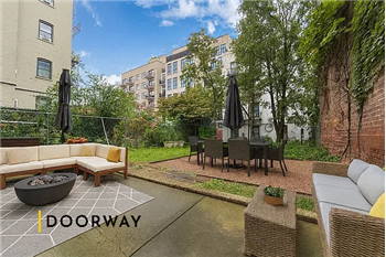 Primary listing photos for listing ID 642811