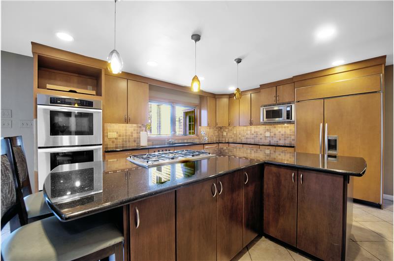 601 Country Club Drive Kitchen