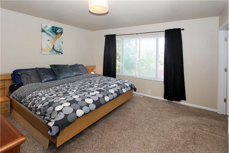 Accommodating master bedroom with views of Pikes Peak!