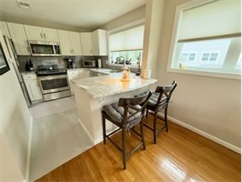 Kitchen Breakfast Bar