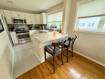 Kitchen Breakfast Bar