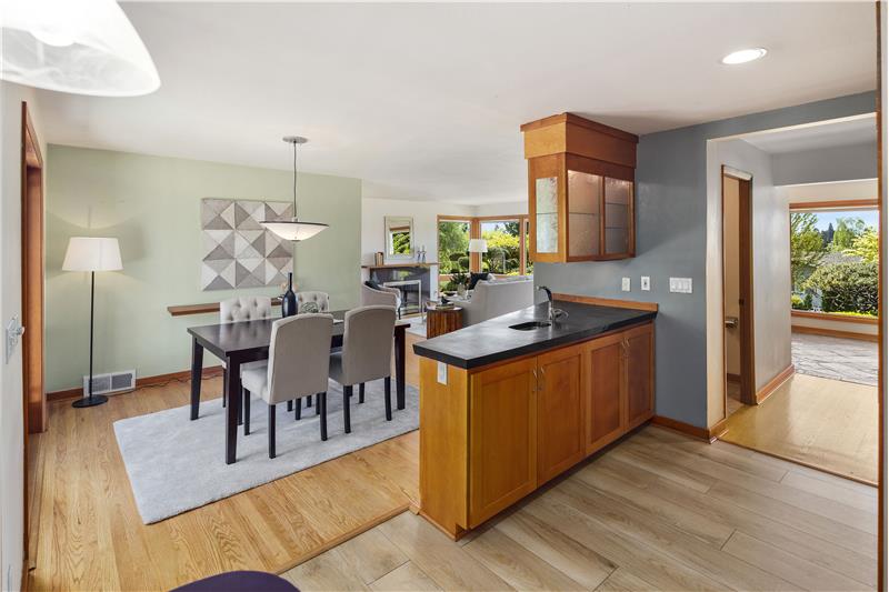 Wet Bar next to dining area.