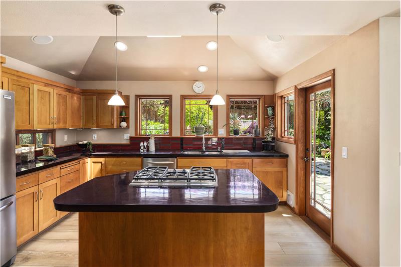 Gas Range in Kitchen Island