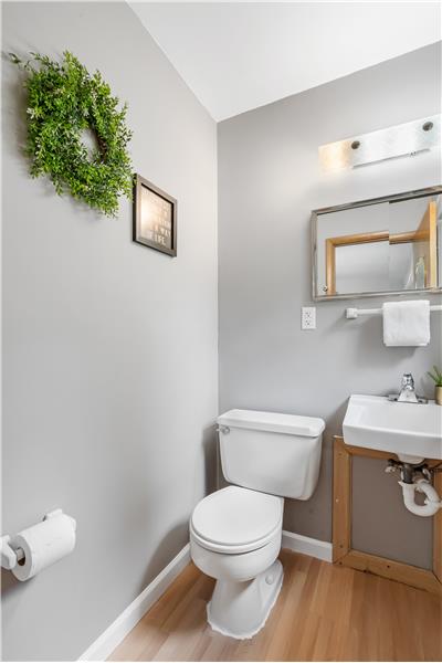 Primary bedroom 1/2 bath