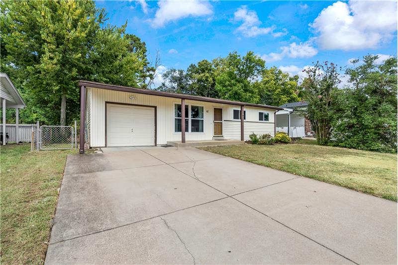 61 Hillcrest has a 2 car driveway