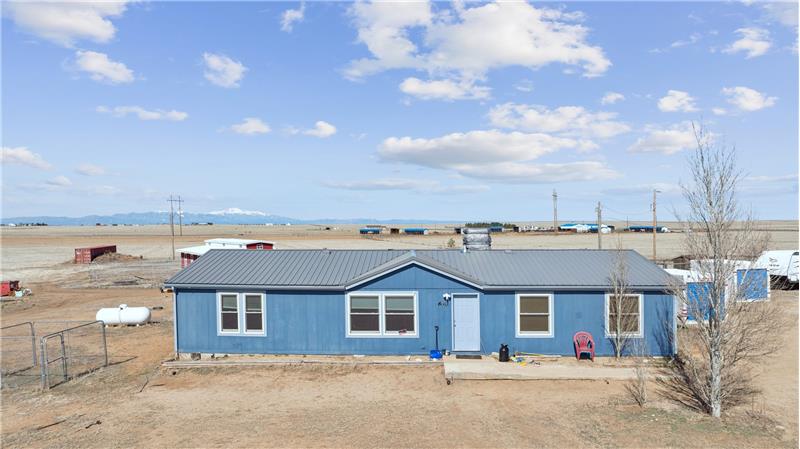 Beautiful home with an awesome view of the mountains.