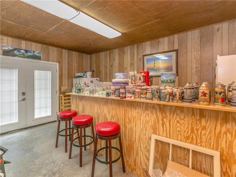 POOL HOUSE BAR