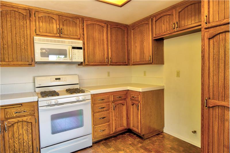 Ample Wood Cabinetry to Support a 3 Bedroom!!