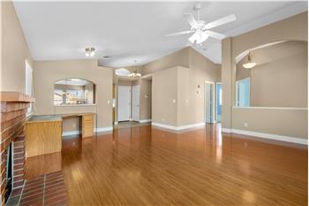 Primary listing photos for listing ID 560359