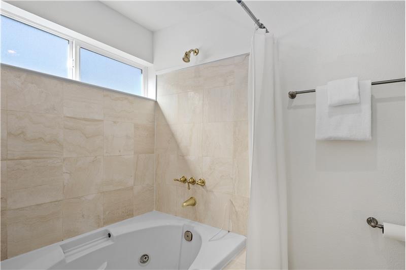 Primary Soaking Tub/Shower