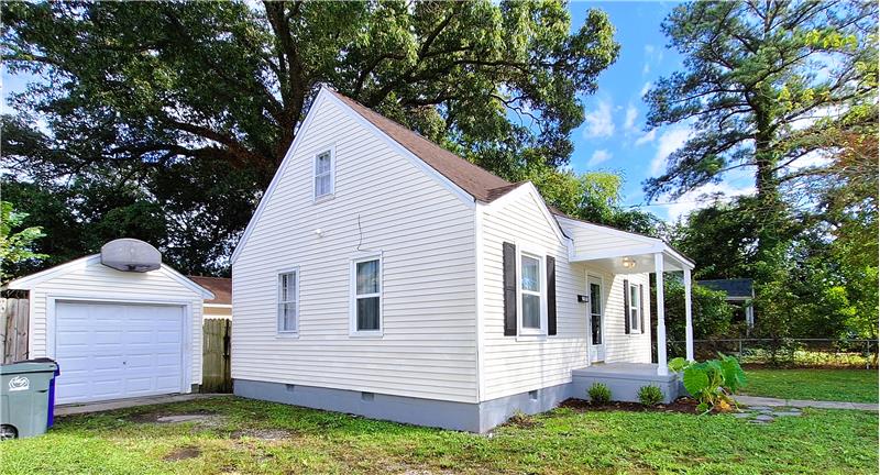 Detached Garage, Fenced Back Yard