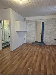 Possible office space with front door-- Good for accountant or attorney