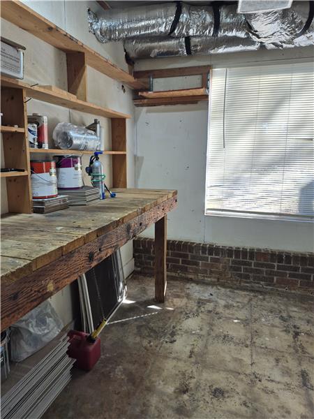 Handy workshop on the back