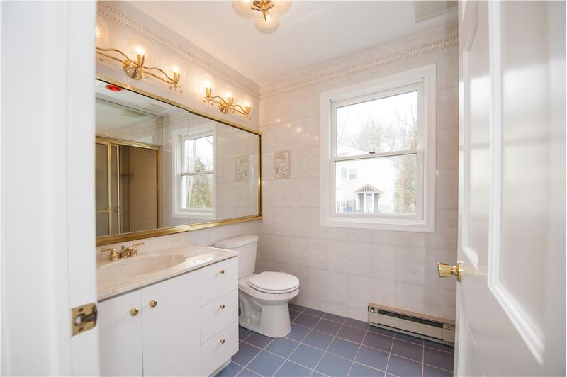 628 W Wayne Avenue Bathroom