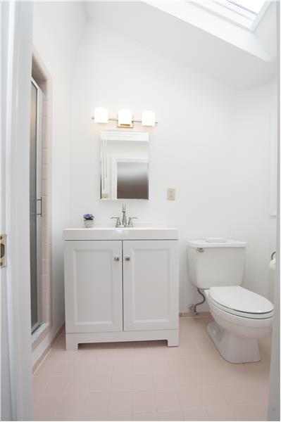 628 W Wayne Avenue Master Bathroom