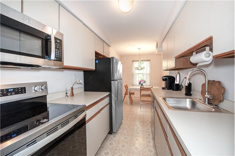 631 Washington Place - Kitchen