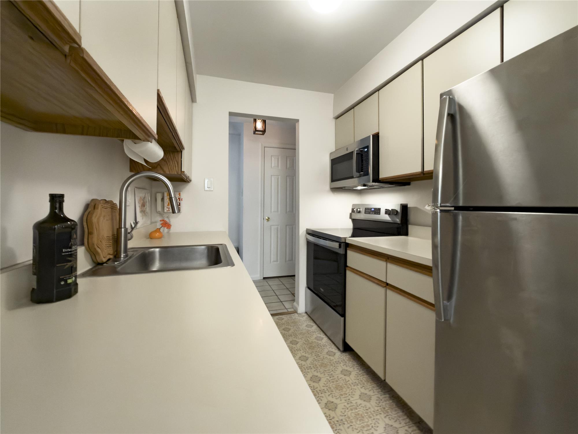 https://realbird.blob.core.windows.net/rb-photos/631-washington-place-chesterbrook-pa-19087_M7F5J4G2_647785_639135841960059300_80x60.jpg