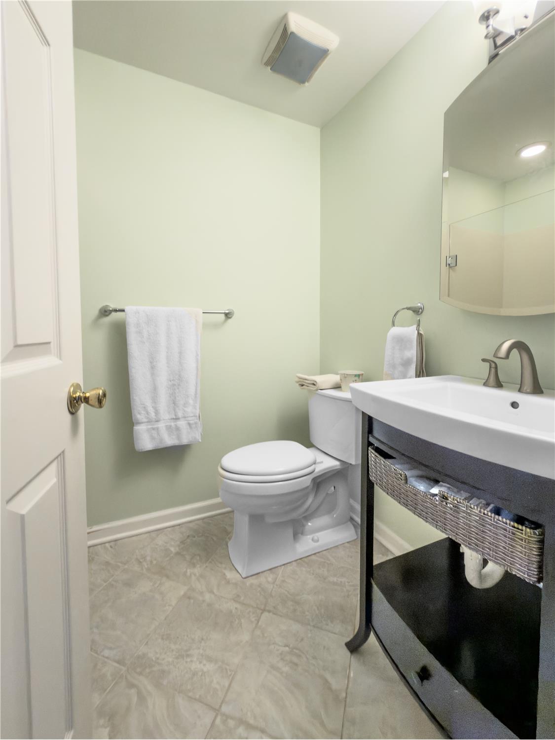https://realbird.blob.core.windows.net/rb-photos/631-washington-place-chesterbrook-pa-19087_M7F5J4G2_647785_639135842170298898_80x60.jpg