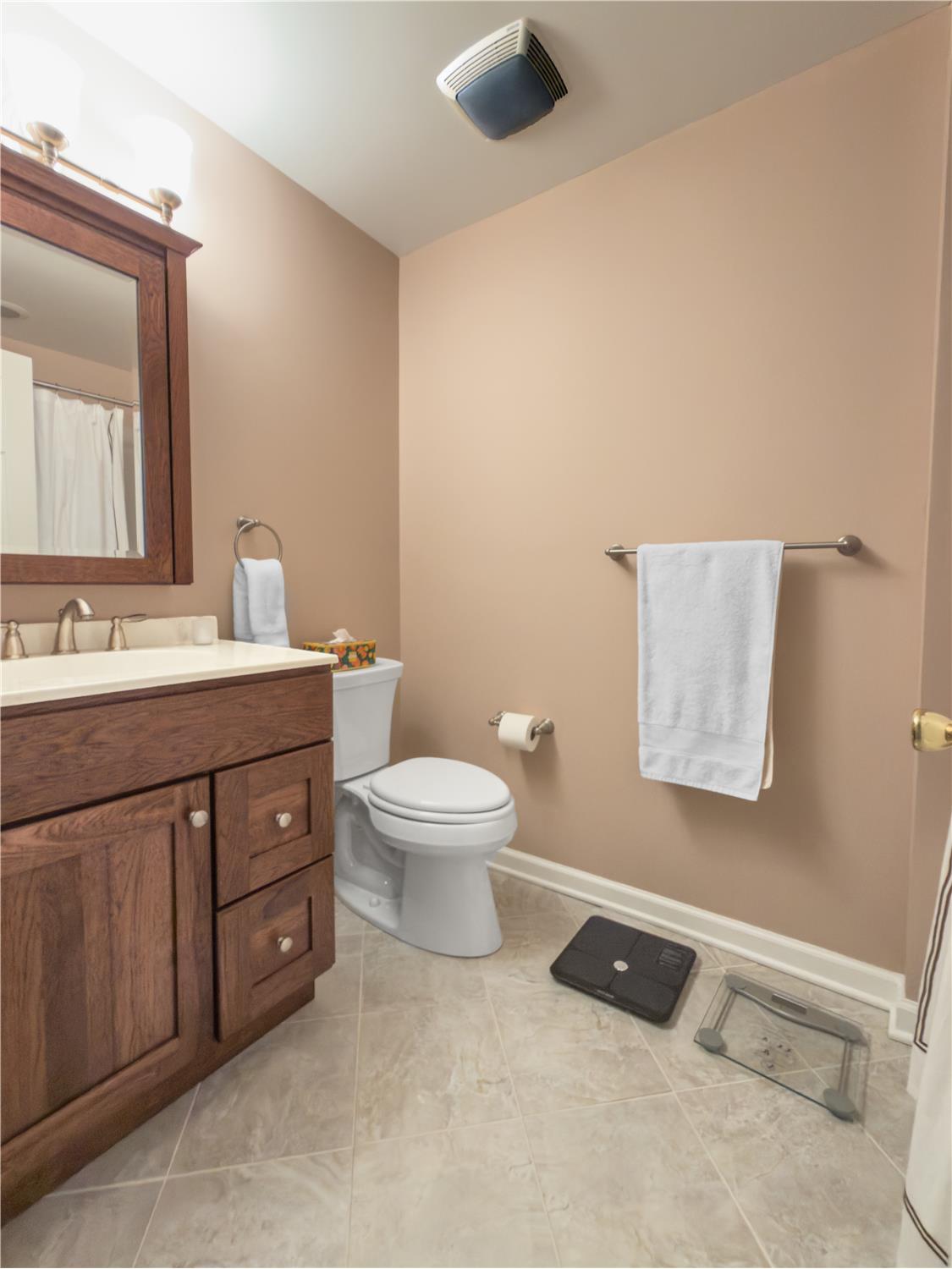 https://realbird.blob.core.windows.net/rb-photos/631-washington-place-chesterbrook-pa-19087_M7F5J4G2_647785_639135842353553930_80x60.jpg