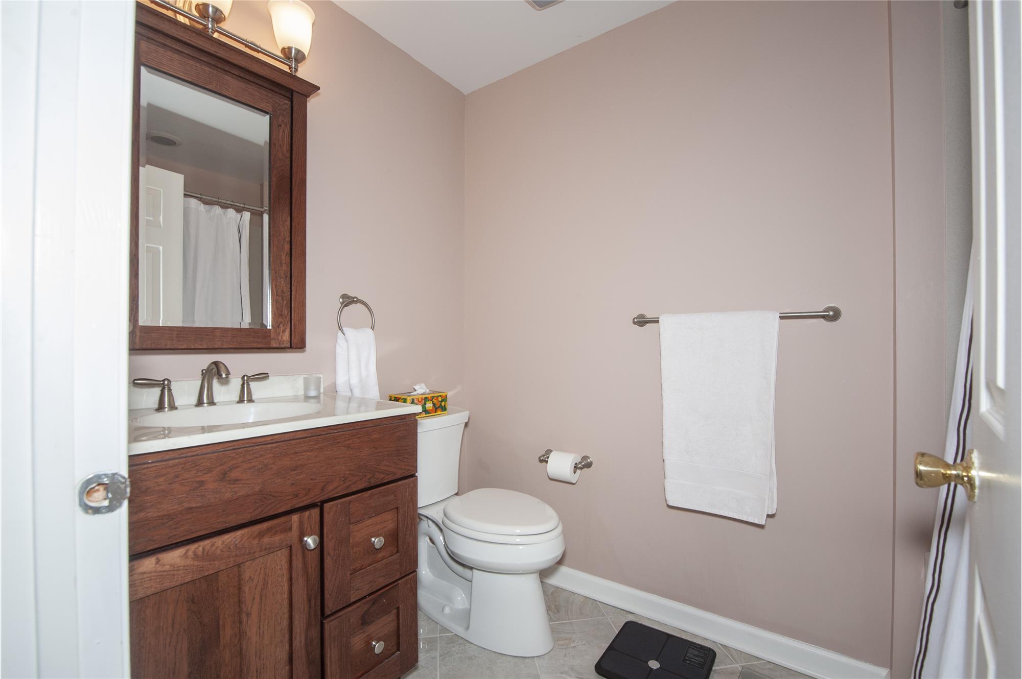 https://realbird.blob.core.windows.net/rb-photos/631-washington-place-chesterbrook-pa-19087_M7F5J4G2_647785_639135842370741675_80x60.jpg
