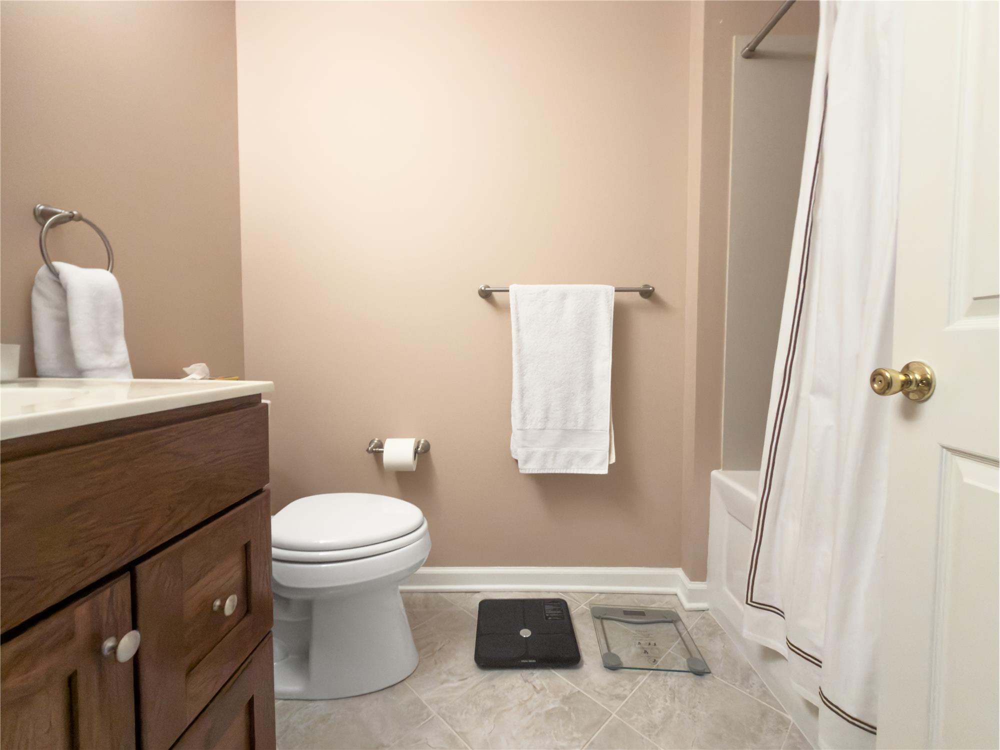 https://realbird.blob.core.windows.net/rb-photos/631-washington-place-chesterbrook-pa-19087_M7F5J4G2_647785_639135842419545720_80x60.jpg