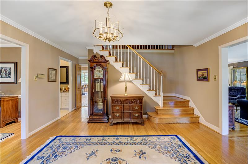 635 Thomas Jefferson, Wayne, Main Foyer