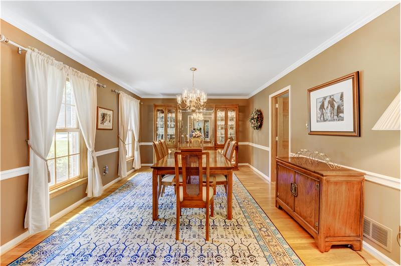 635 Thomas Jefferson, Wayne, Dining Room