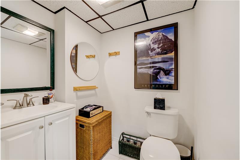 635 Thomas Jefferson, Wayne, Bathroom 2