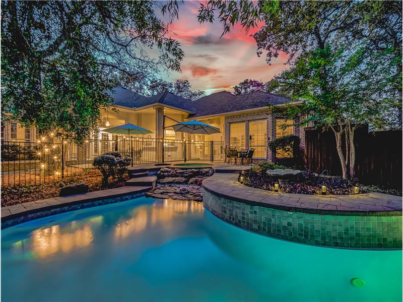 Take a look at this outdoor oasis during a breathtaking dusk evening!