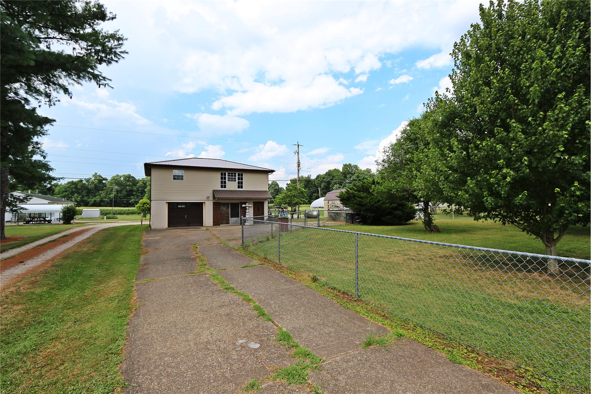 6376 Hobbs Dr, Lesage, WV