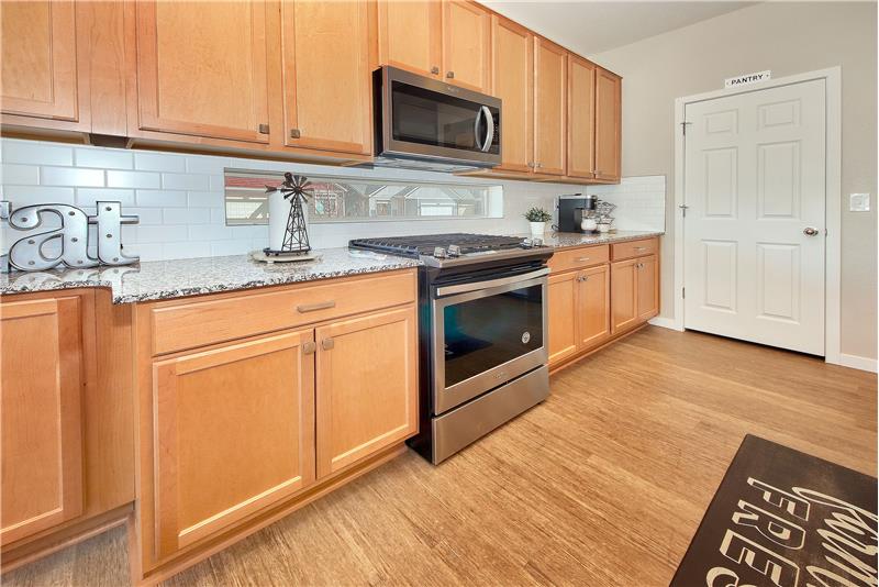 Gas Range Oven and Built-In Microwave Oven