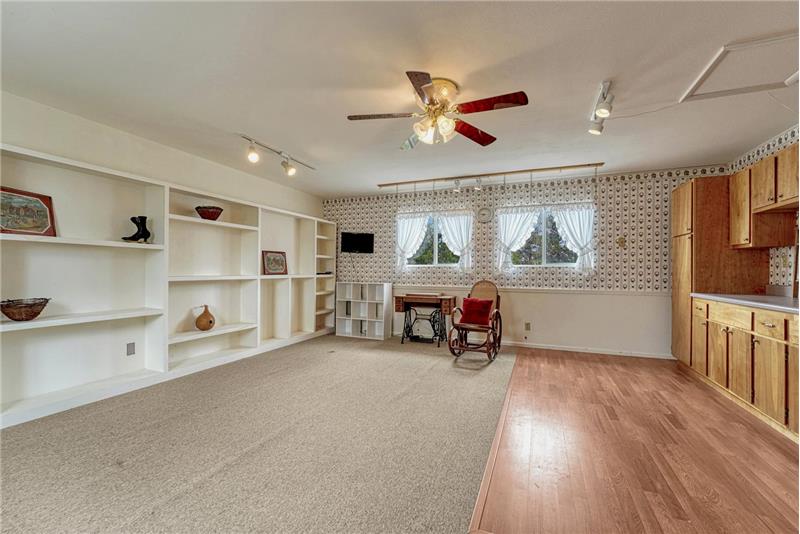 Adjacent versatile Craft Room.