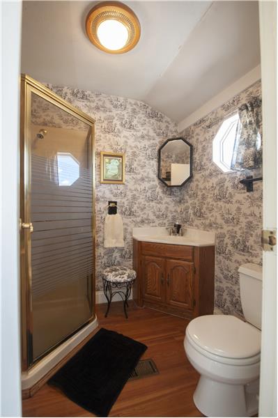 652 Kromer Avenue Guest Bathroom