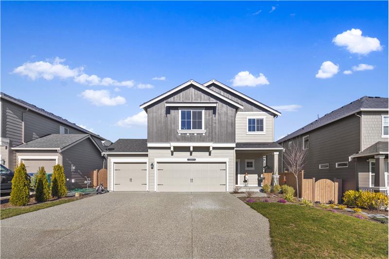 Like New! 4 bed, 2.5 Bath Stanwood Home!