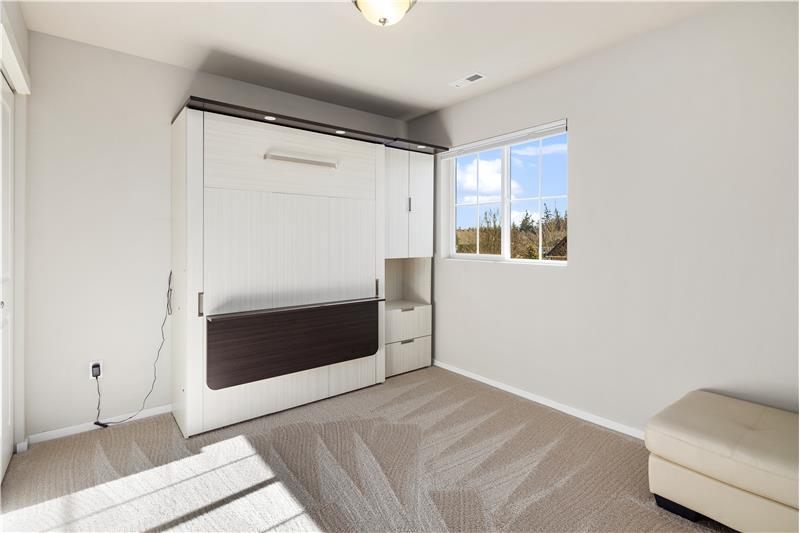 Fourth Bedroom--Built in murphy bed stays!