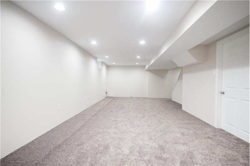66 Hargrave Lane full finished lower level