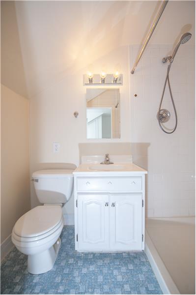 66 Hargrave Lane private suite bathroom
