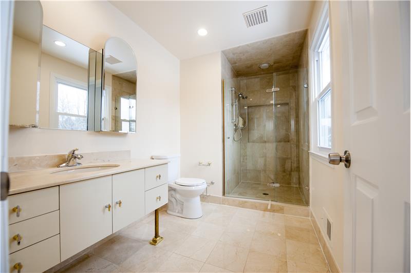 66 Hargrave Lane Primary bathroom