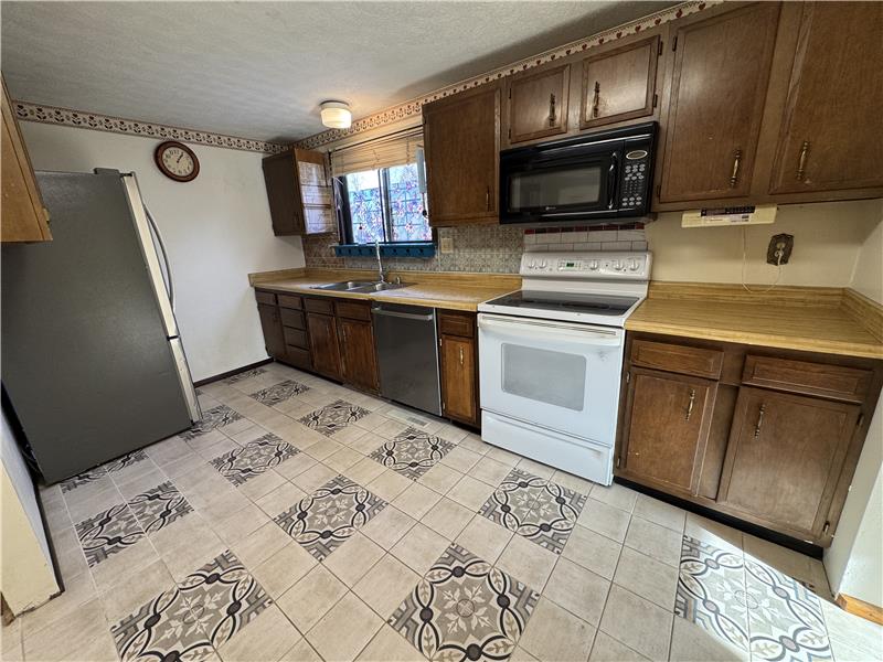 All appliances are included.