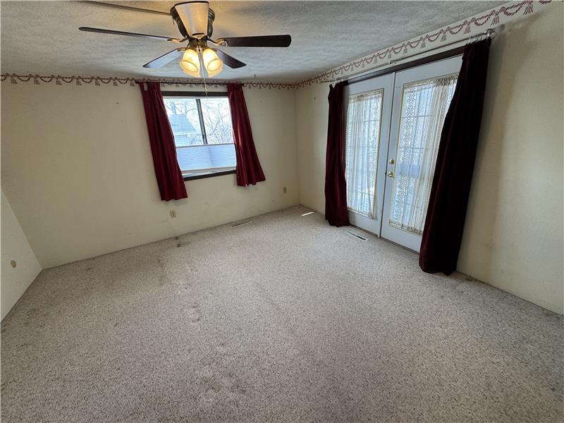 Primary bedroom, showing door to 8'x16' new Trex deck
