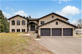 670 Griffin Court, Mahtomedi, MN