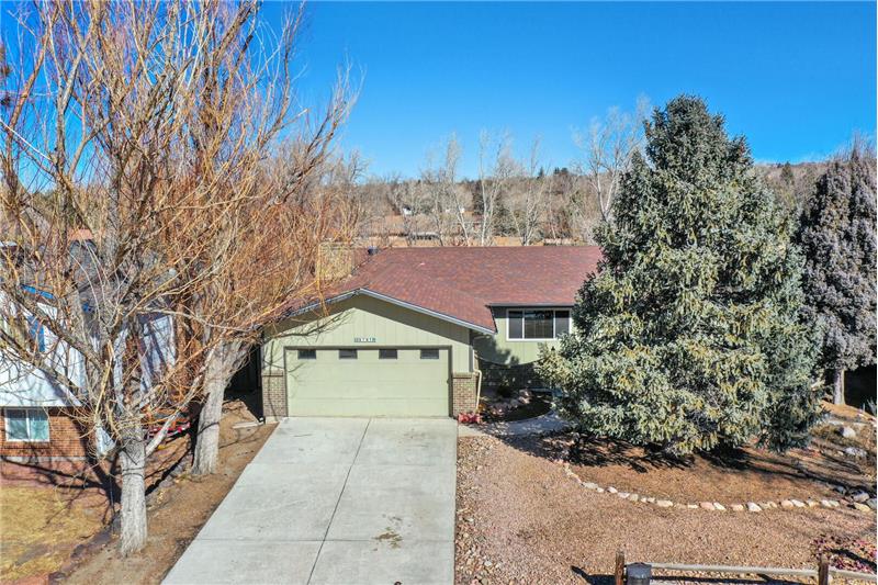 Well maintained D20 rancher in the quiet established neighborhood of Brookwood Village.