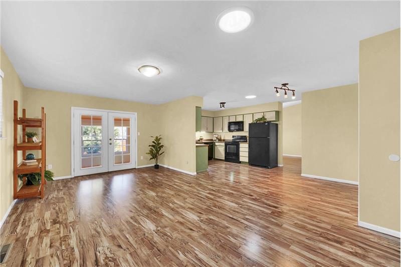 Open floor plan that is great for entertaining.