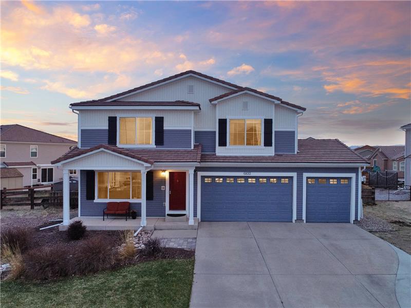 Spacious 7 Bedroom, 5 Bath, 2-story home in Falcon Highlands