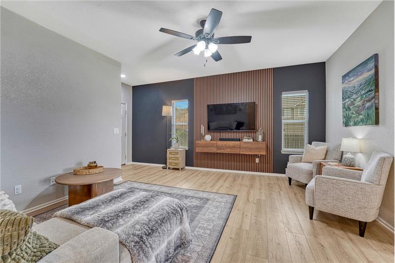 Spacious Living Room, ideal for family gatherings.