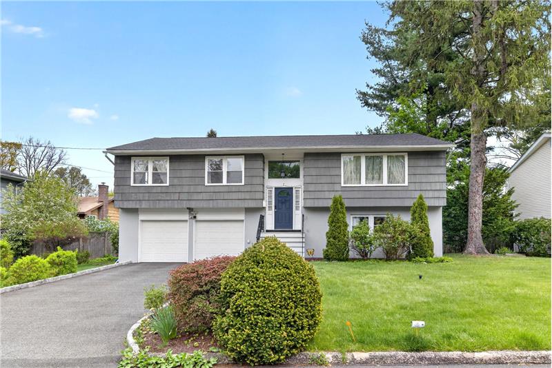 Perfectly situated in the heart of Hartsdale on a quiet cul-de-sac, offering comfort, convenience, close to town
